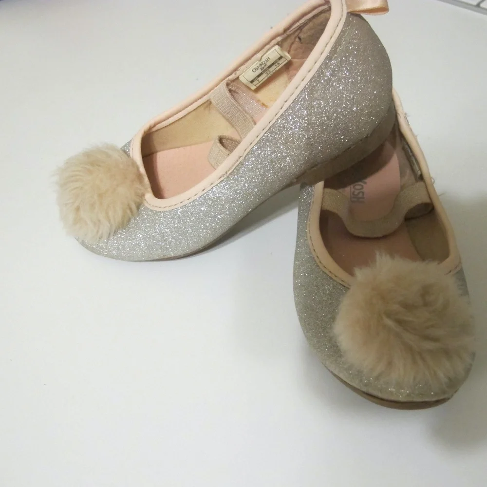 Girls Osh Kosh B'Gosh Toddler Shoes Ballet Flats Easy Slip on Pom Pom Size 7 GUC - Picture 1 of 5